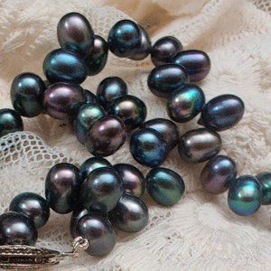 Vintage Peacock Black Button Pearl Necklace